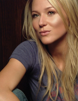 <strong>Jewel Kilcher</strong> Better known as Jewel, she blond, beautiful, and a talented singer and performer. Born in Utah, she lived in Alaska in a house without indoor plumbing, and now resides on a deer-rich 2,200-acre Texas ranch with her husband and former rodeo cowboy Ty Murray.