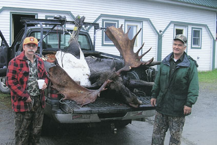 Kenneth Barr collected this 7th ranked Eastern Canada moose near Pittston, Maine in 2005. The bull scores 419 5/8, with 27 points and a width of palm spanning 43 inches.