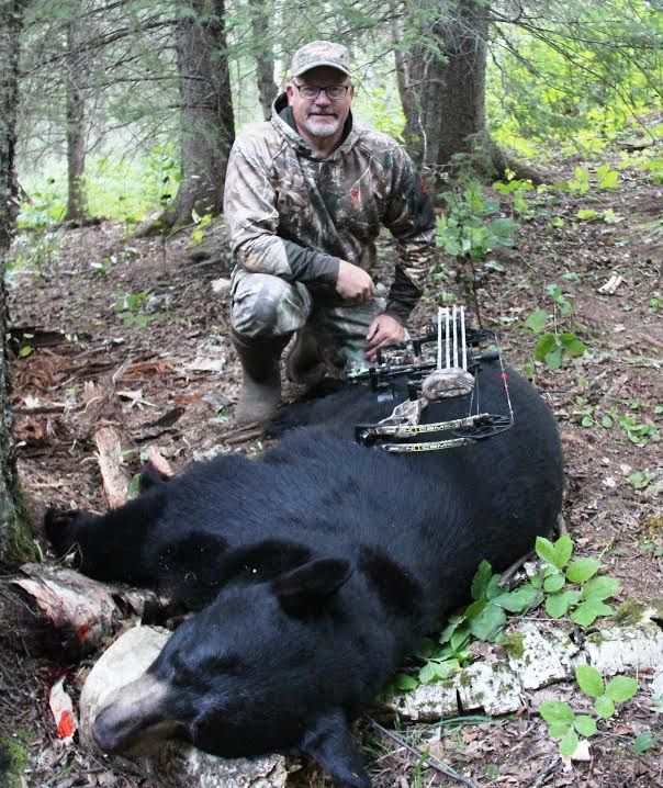 bernie barringer, black bear hunting, baiting black bears, black bear equipment, black bear bowhunting