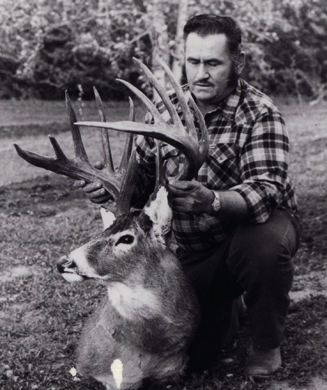 1996, Hardcover for sale online Stories and Photos of 40 of the Greatest Bucks of All Time by Dick Idol Legendary Whitetails 