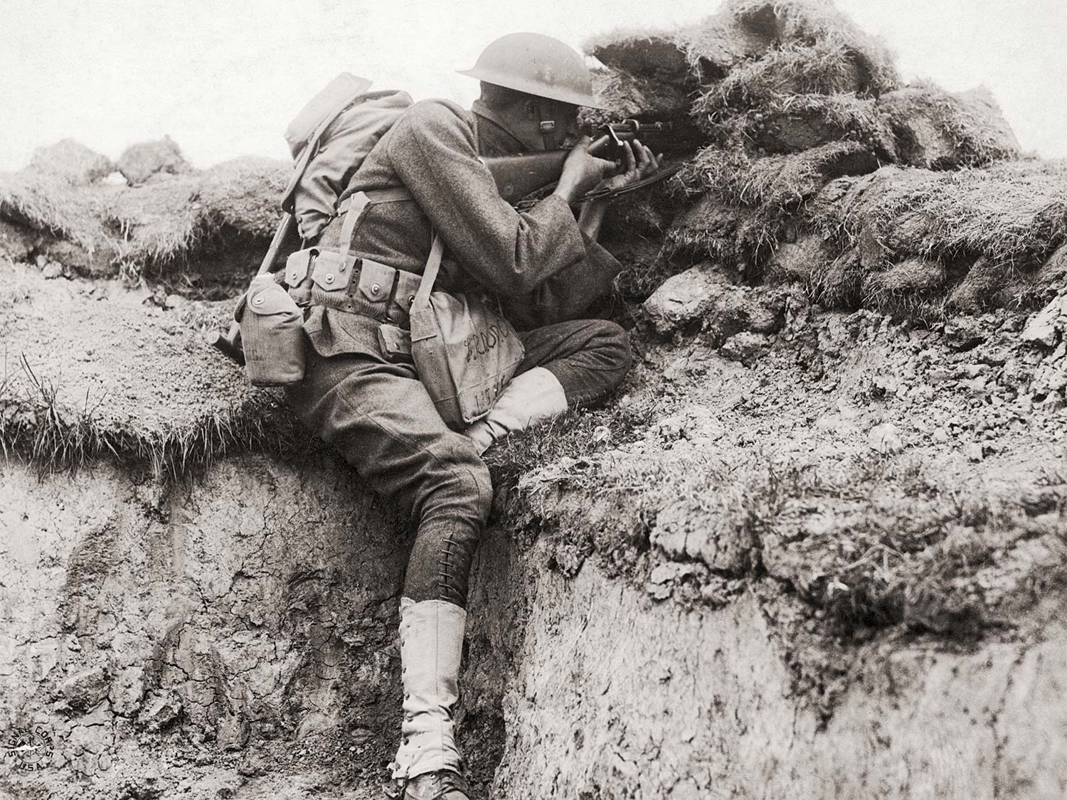 An American sniper in France during World War I, circa 1918. (Photo by FPG/Hulton Archive/Getty Images)
