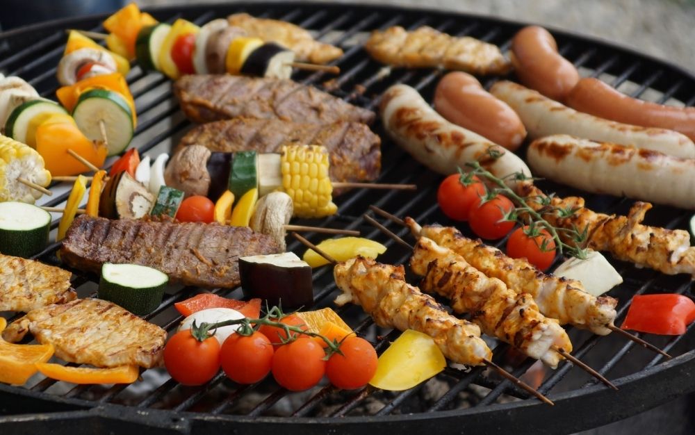 Barbecues in charcoal grills
