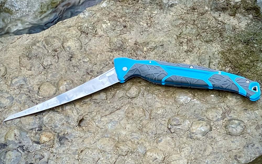 A best fillet knife with a blue handle