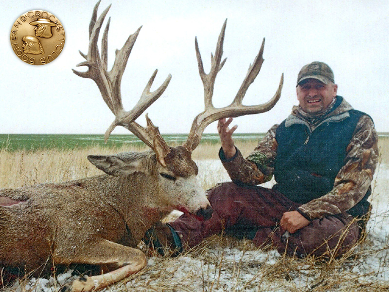 Joe Stout took this outstanding muley with a crossbow.l 