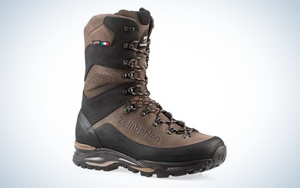 Equipped with a heavy durable GTX outsole.