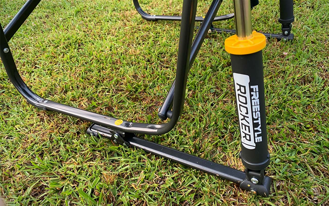 The spring-loaded shocks allow you to go from stationary to rocking at your convenience.