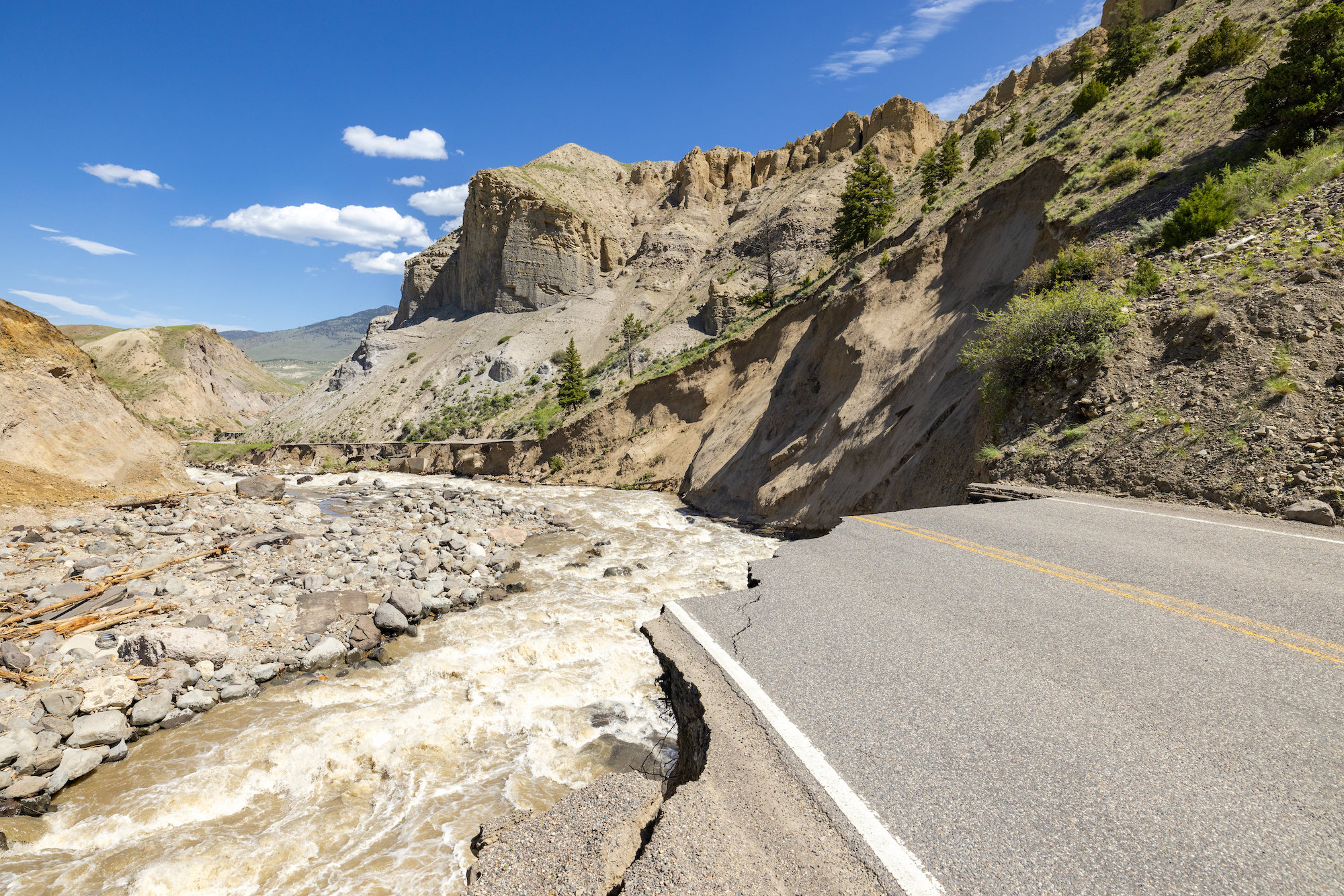Yellowstone floods road through Gardner Canyon