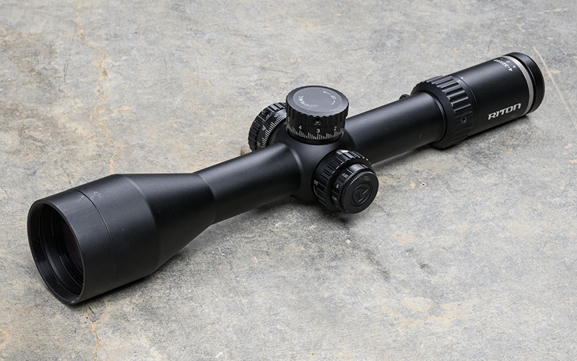 The iton X7 Conquer is a 4-32x56 precision rifle scope.