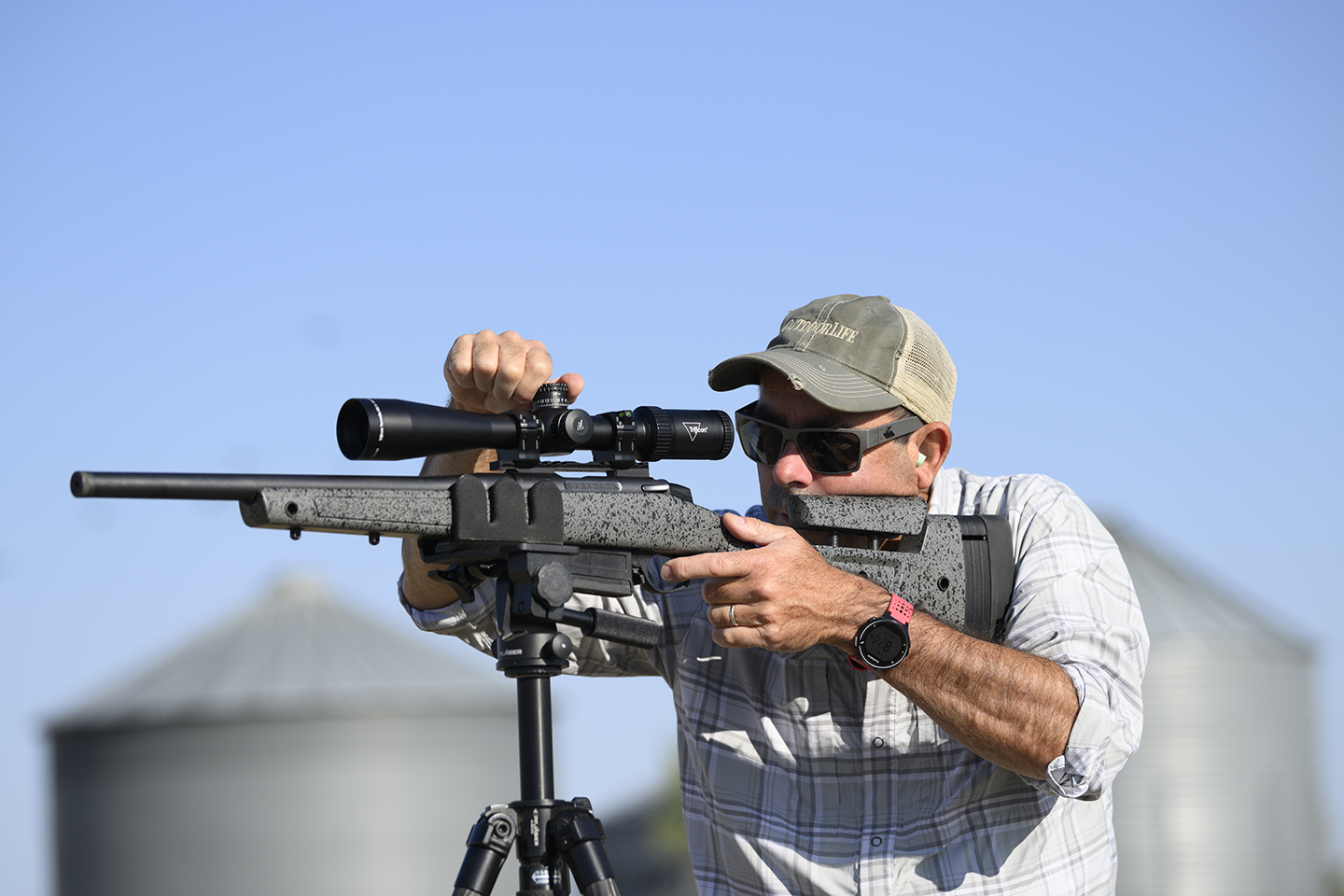 long distance rifle scope.