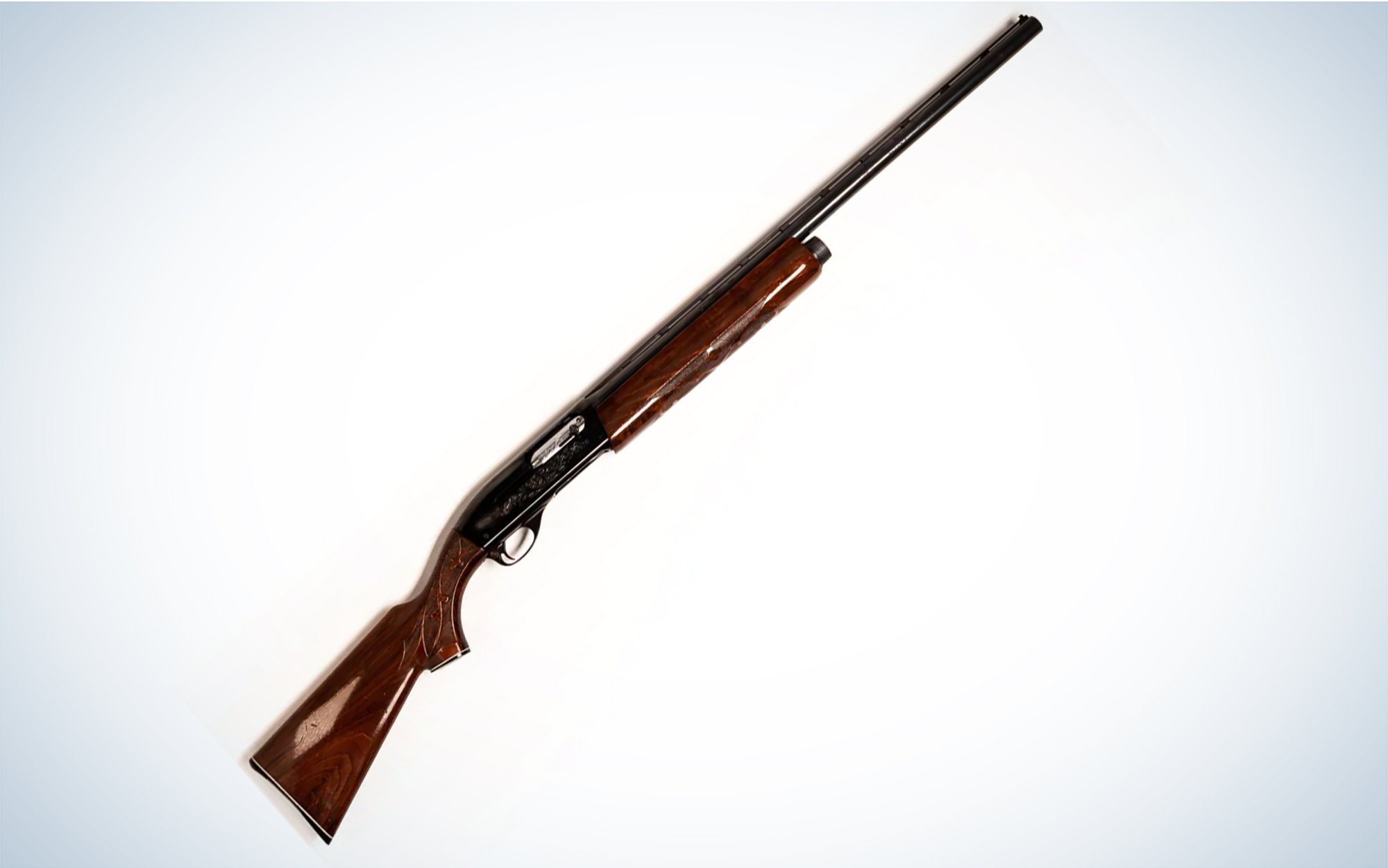 The Remington 1100 is the best semi auto shotgun for clay shooting.