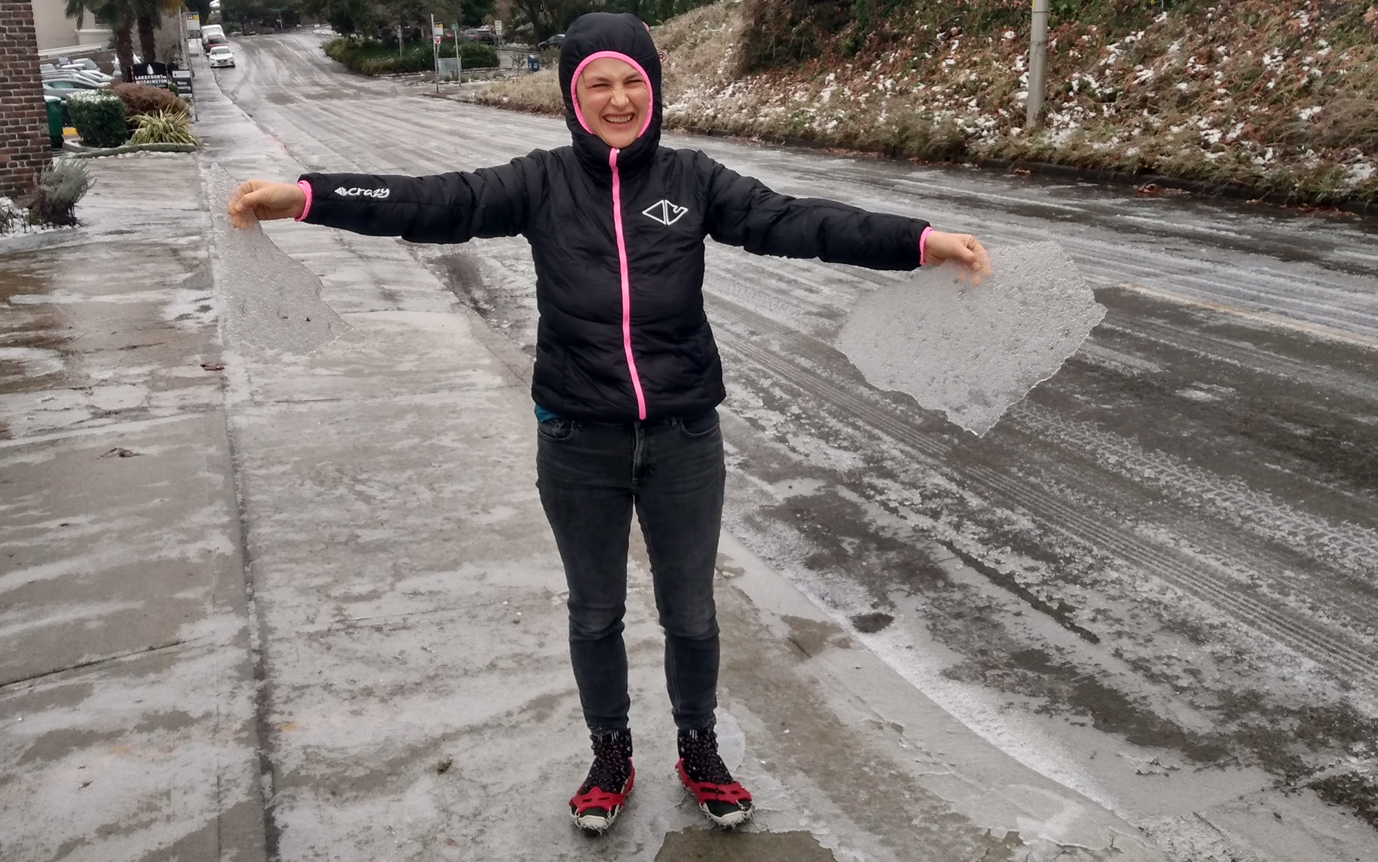 The Crazy Levity easily covered my entire torso, arms, and head—a feature I appreciated while exploring my local neighborhood the day after an ice storm. 