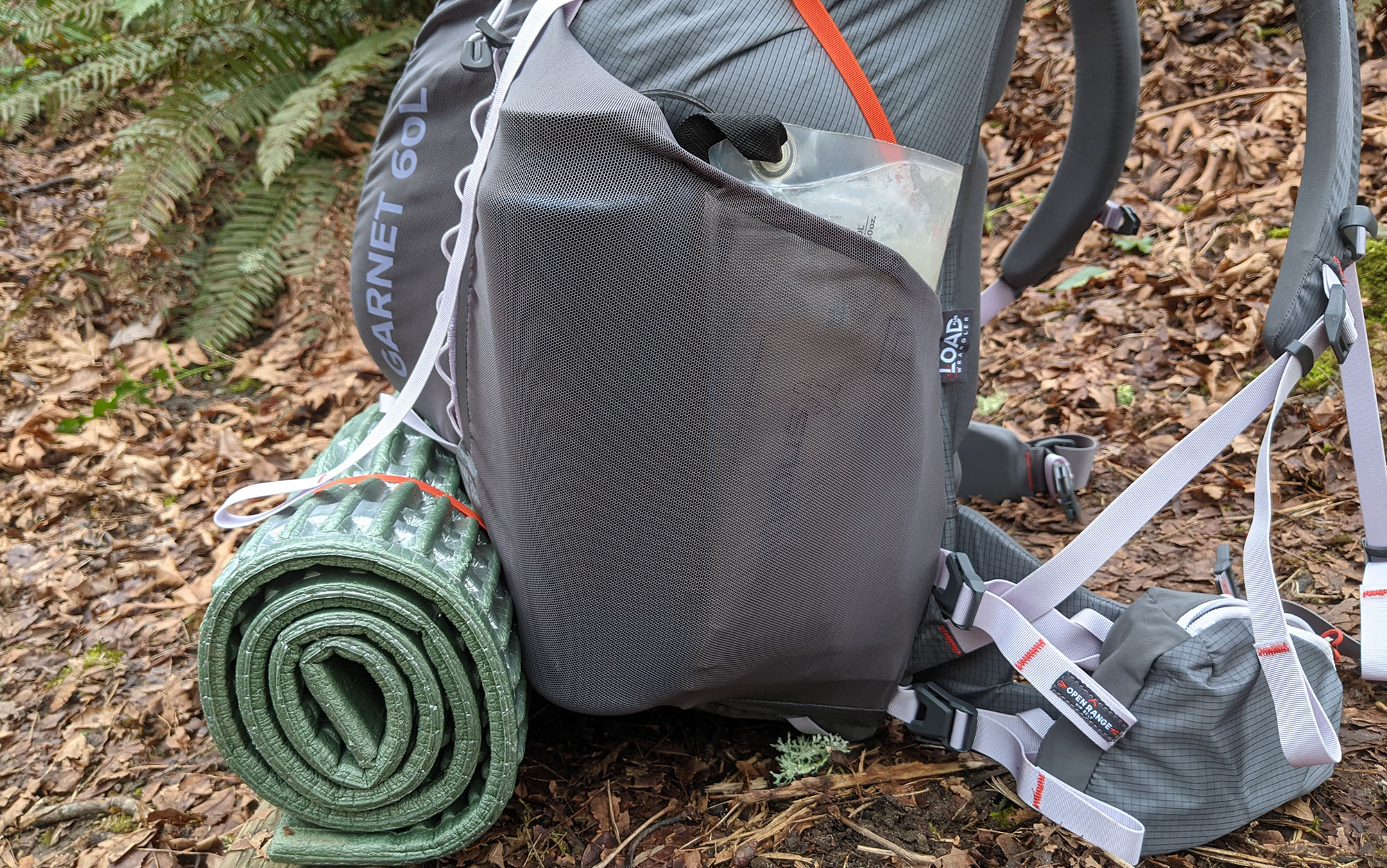 The side mesh pockets of the Big Agnes Parkview and Garnet are unusually large, easily holding an oversized Nalgene and gravity filter on one side. 