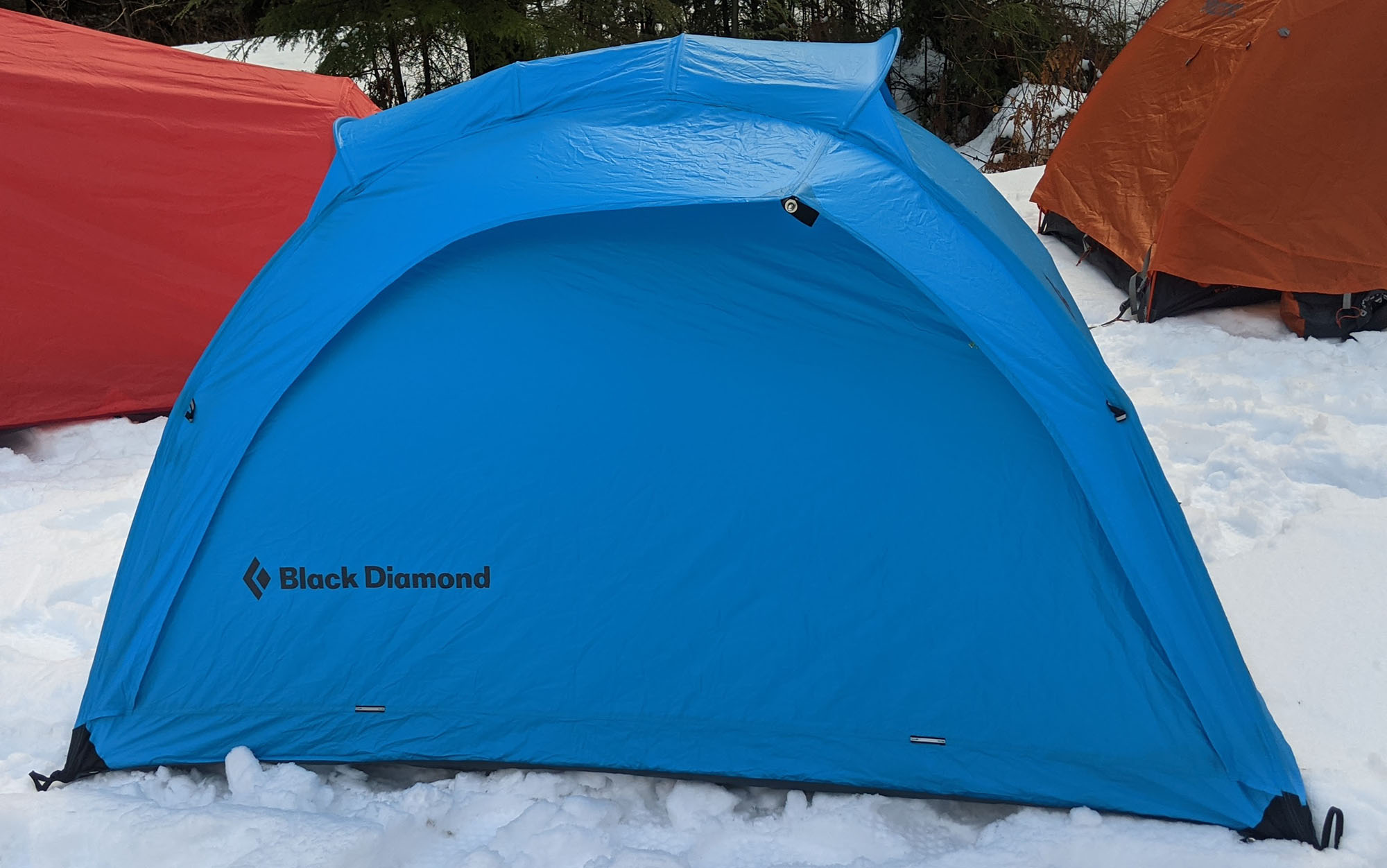 The Black Diamond Hilight achieves a storm-worthy design with a minimal amount of fuss.