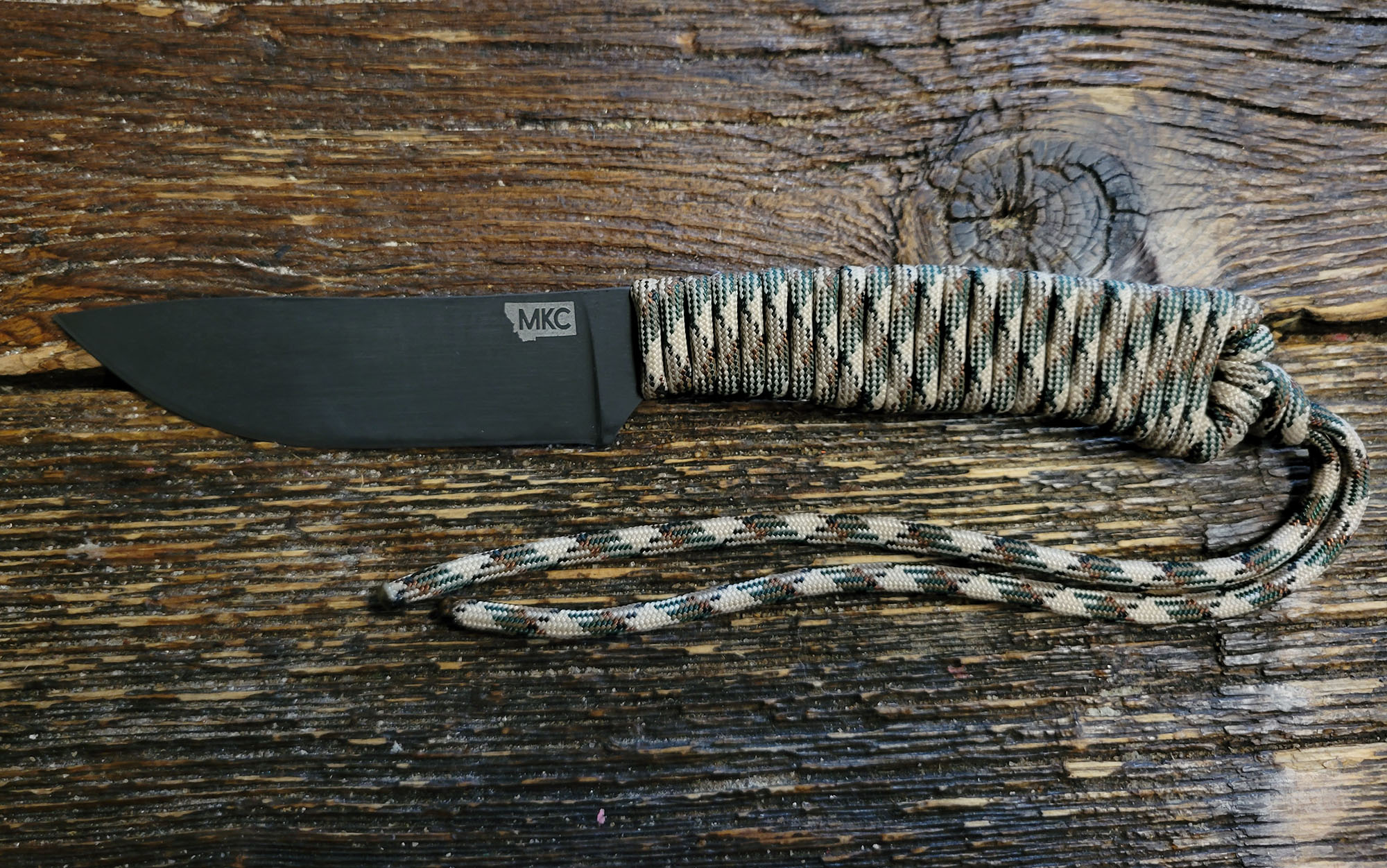 The MKC Stoned Goat includes 7 feet of paracord.