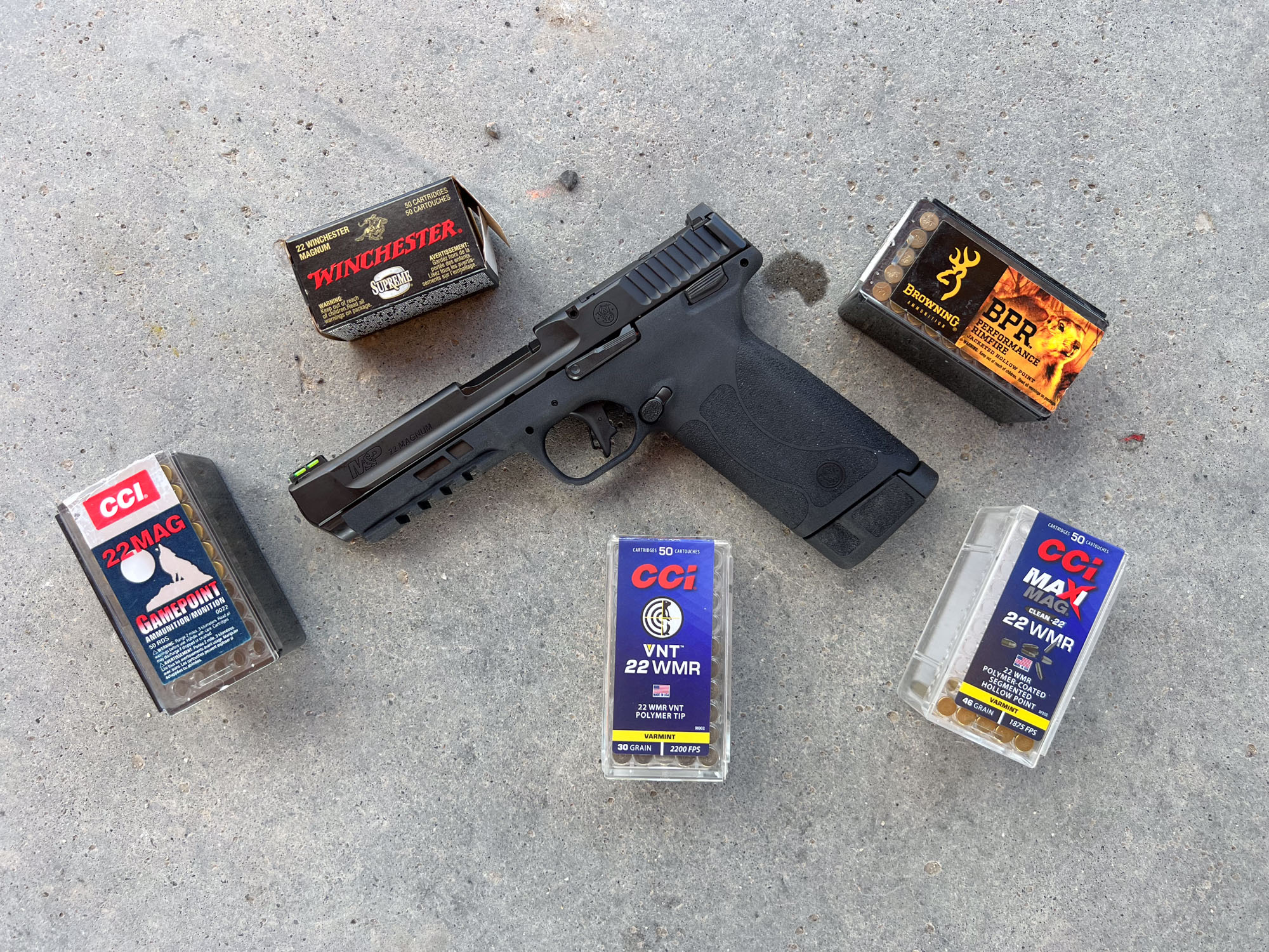 Smith & Wesson M&P 22 Magnum and several types of .22 WMR ammo