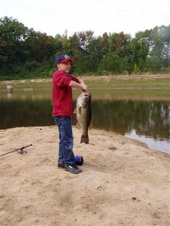 httpswww.outdoorlife.comsitesoutdoorlife.comfilesimport2014importImage2008legacy1__Jon_Hoskin__age_9__big_bass._Son_of_Michale_Hoskins_0.jpg