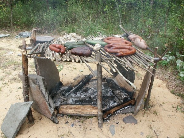 How to Build a Green-Wood Grill for Camp Cooking