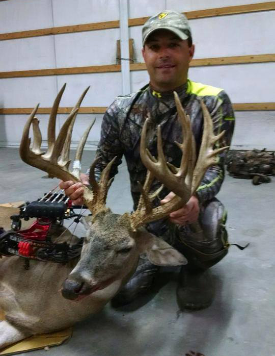 Kentucky Bowhunter Shoots Monster 200+ Non-typical Whitetail