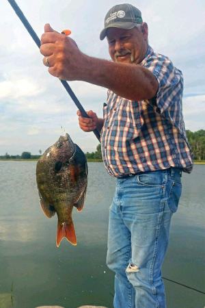 Farmpond Fishing for Bluegills with Crickets and Cane Poles