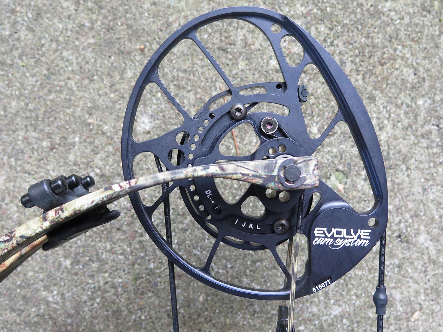 a compound bow with retaining cams