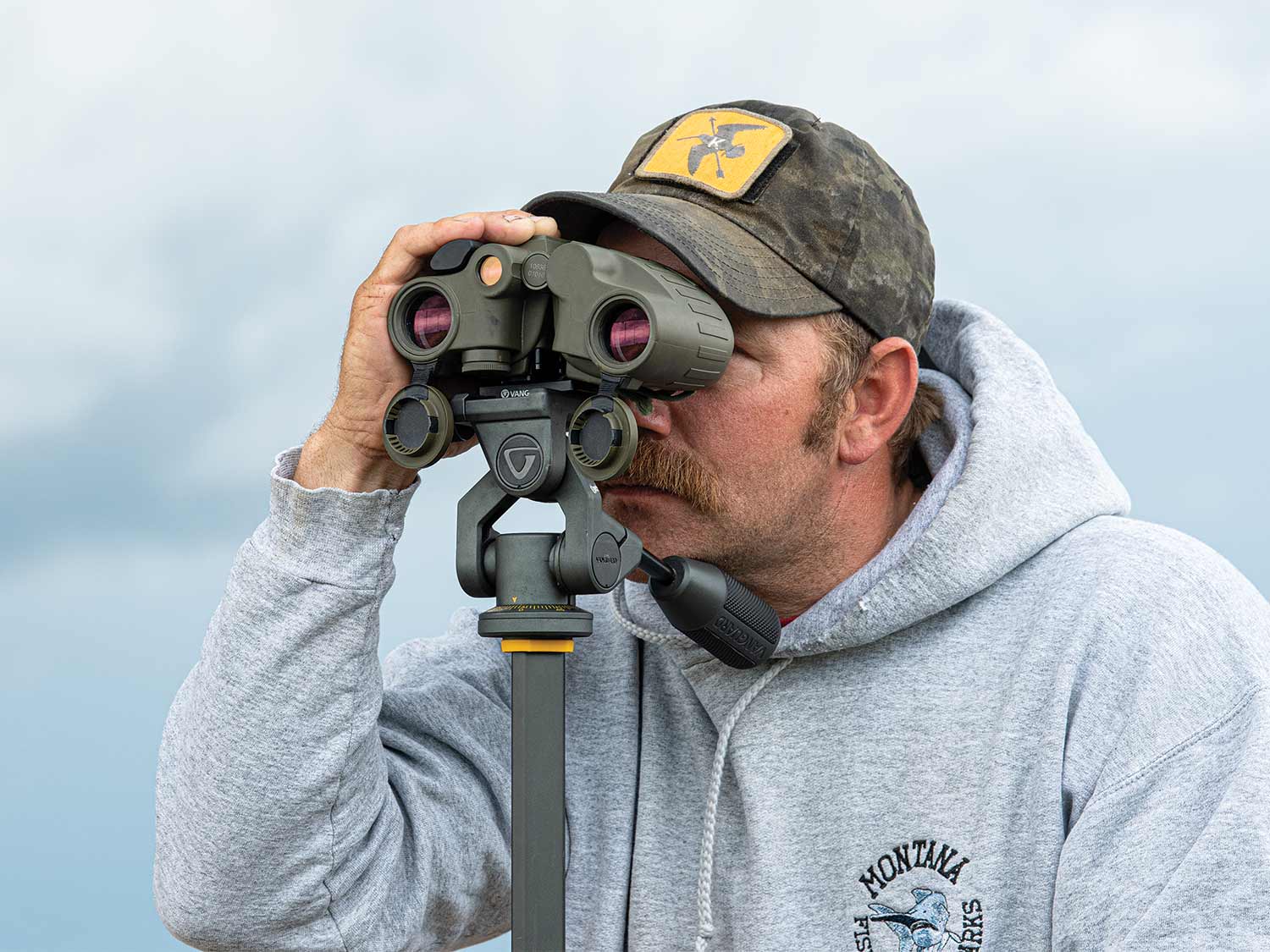 man testing steiner rangefinder binoculars