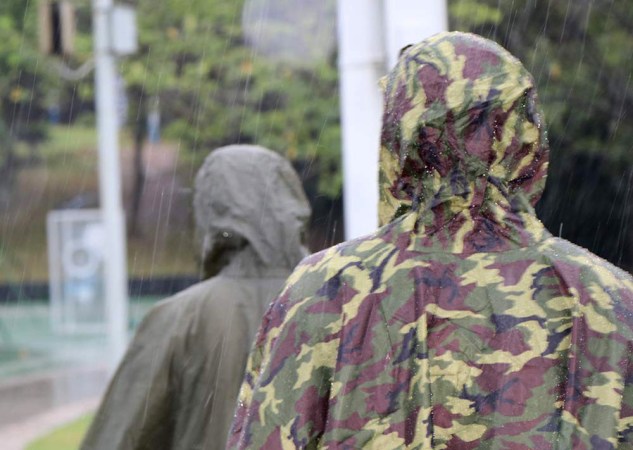 3 Things You Should Consider Before Buying a Raincoat