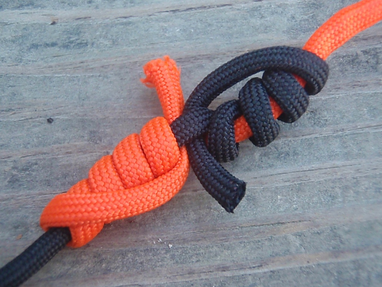 Utilize cordage in order to make a variety of knots.
