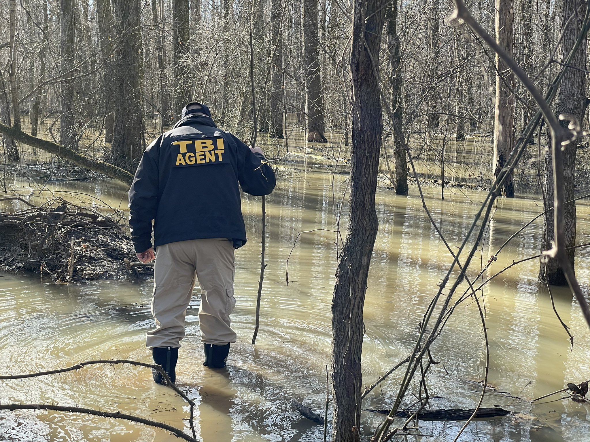 A TBI agent searches for David Vowell's body.