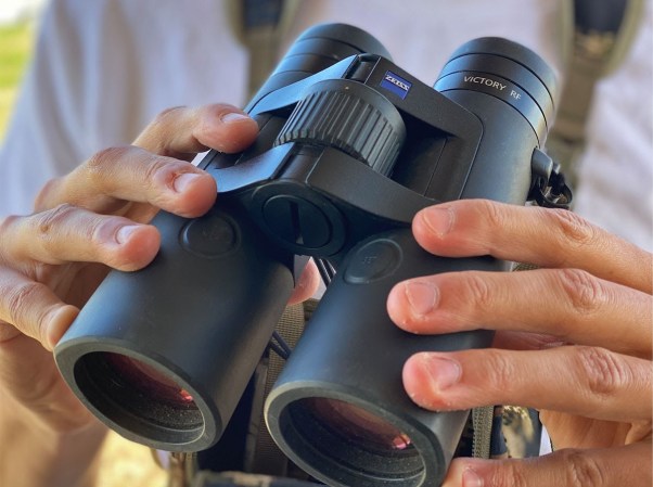 Binocular Reviews: Zeiss Victory RF 10x42