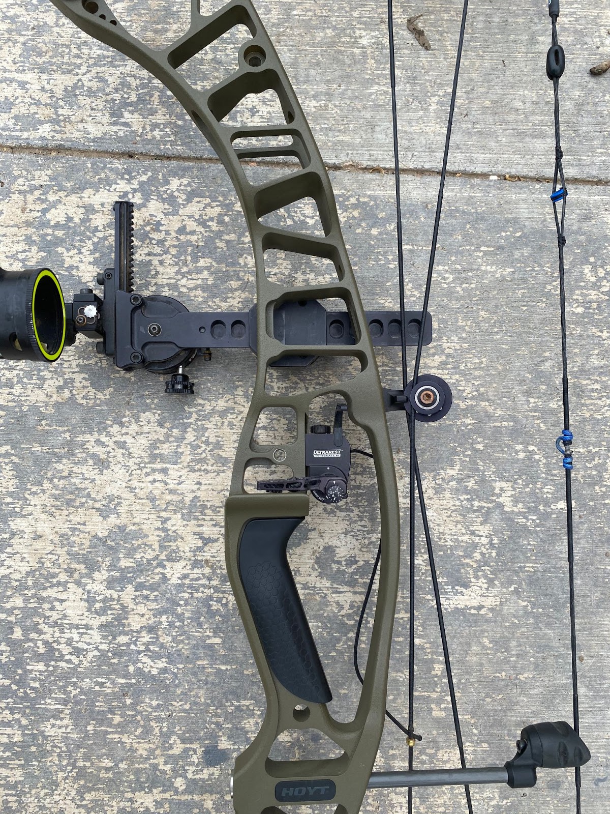 Parts of a compound bow include the bow riser
