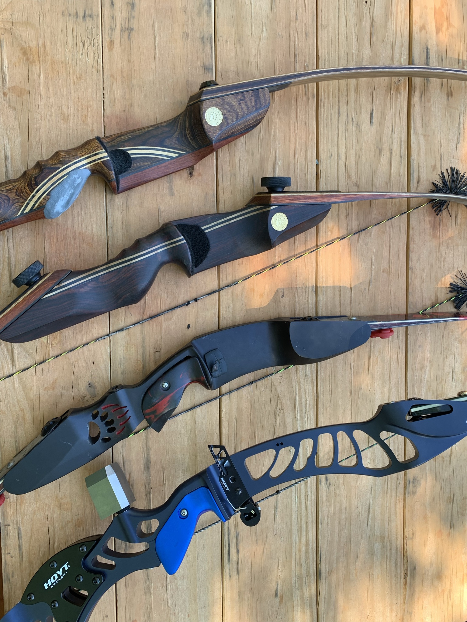 Traditional hunting bows