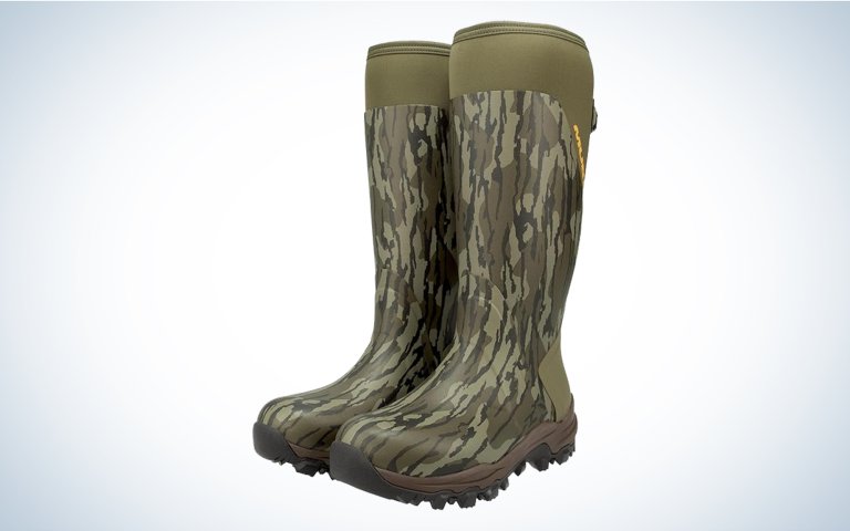 We tested the Muddy Dv8 17 hunting boots.