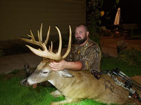 New York Bowhunter Grunts in a Growling, 173-Inch Buck