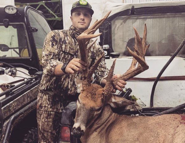 Kentucky Bowhunter Tags a Monster Buck With Incredible Mass