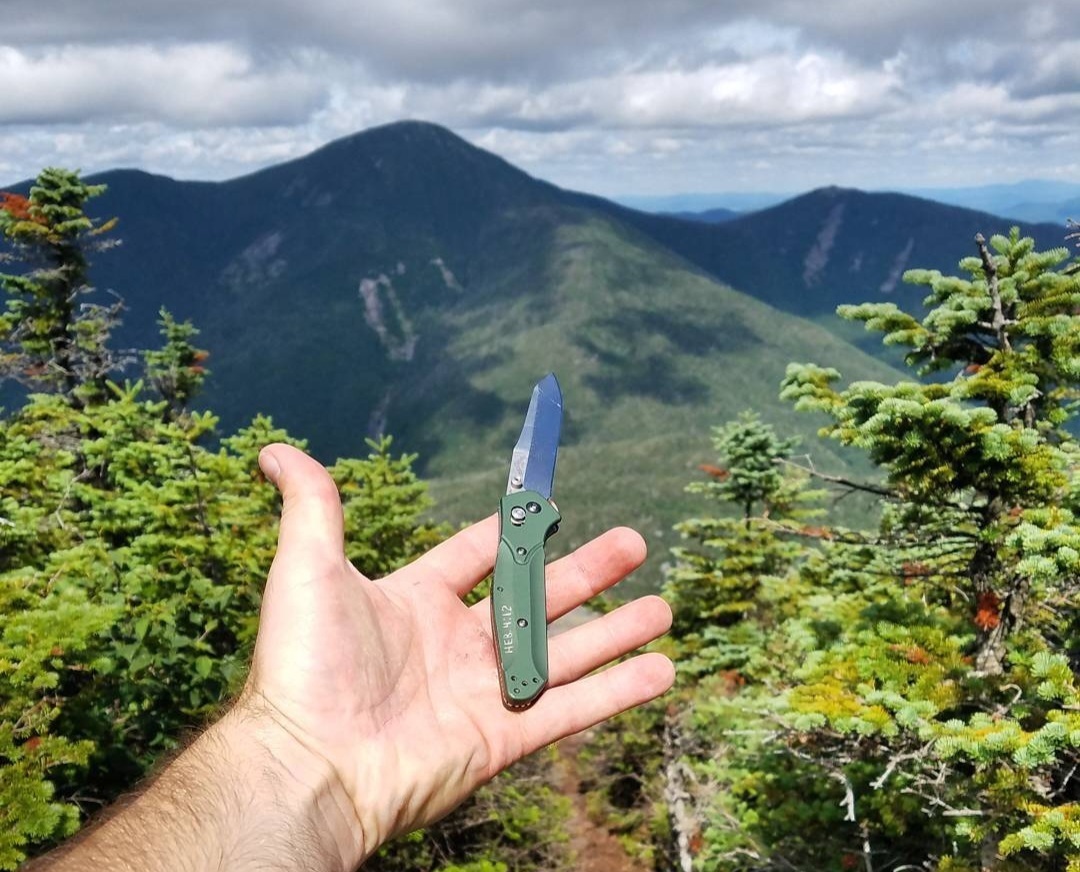 A man holding the benchmade 940 knife