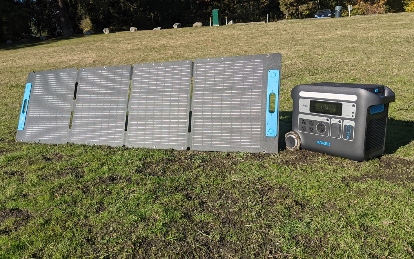 The Anker 555 and 625 Panels sit in the grass.