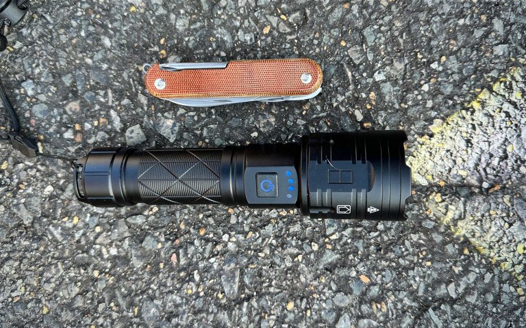 The IkeeRuic zoomable flashlight