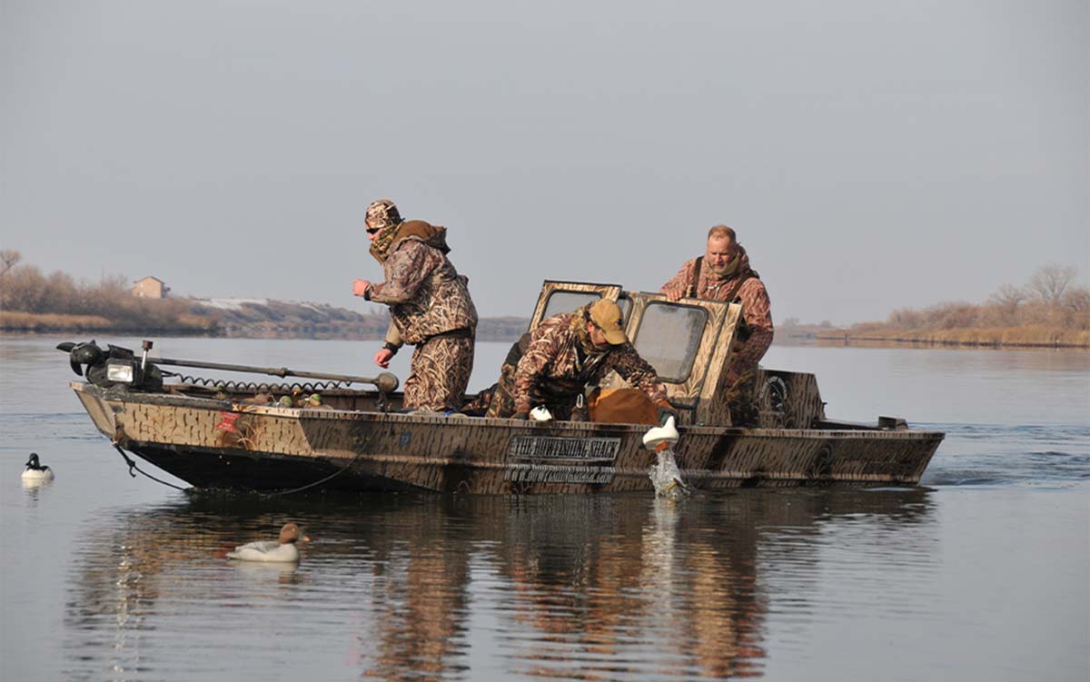 Fully Adjustable Grass Boat Blind  Boat blinds, Duck hunting boat