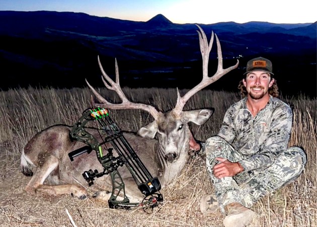 Oregon Bowhunter Tags an Old Warrior Muley Buck on Opening Weekend