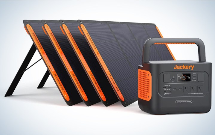 Jackery Solar Generator 1000 Pro (Explorer 1000 Pro + Solar Saga 200W)