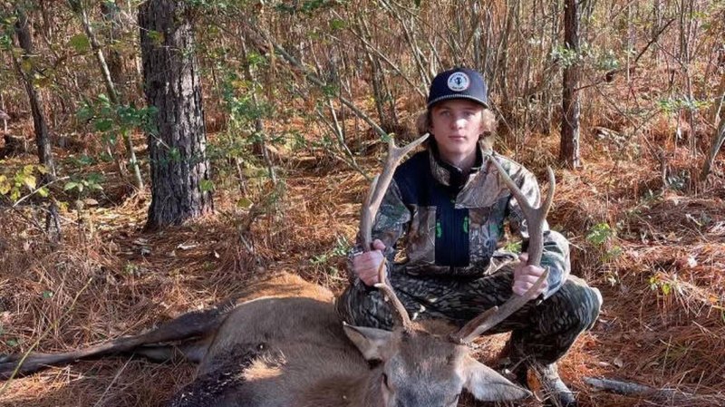 Teen Tags a Free-Roaming, 300-Pound Red Stag…in Alabama