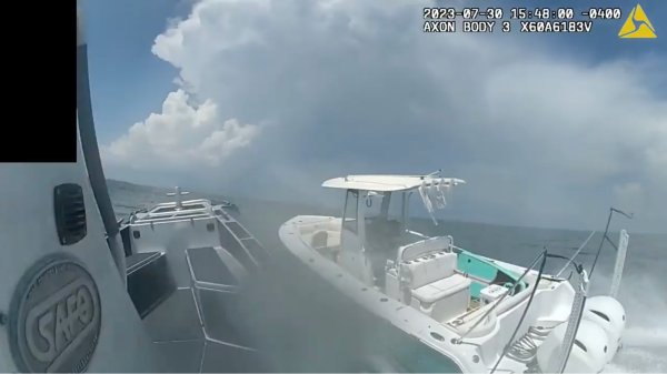 Watch: Florida Deputy Leaps into Runaway Boat Going 41 MPH