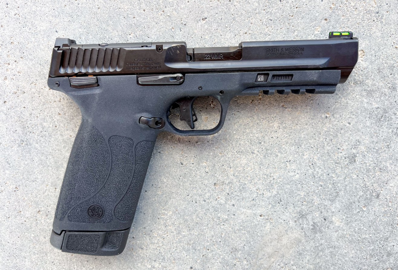 Smith & Wesson - S&W - M&P 22 Mag view 2
