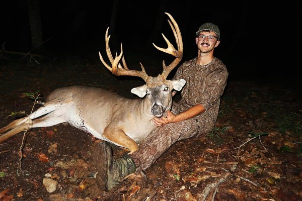 North Carolina Bowhunter Tags 15-Point Surprise Buck