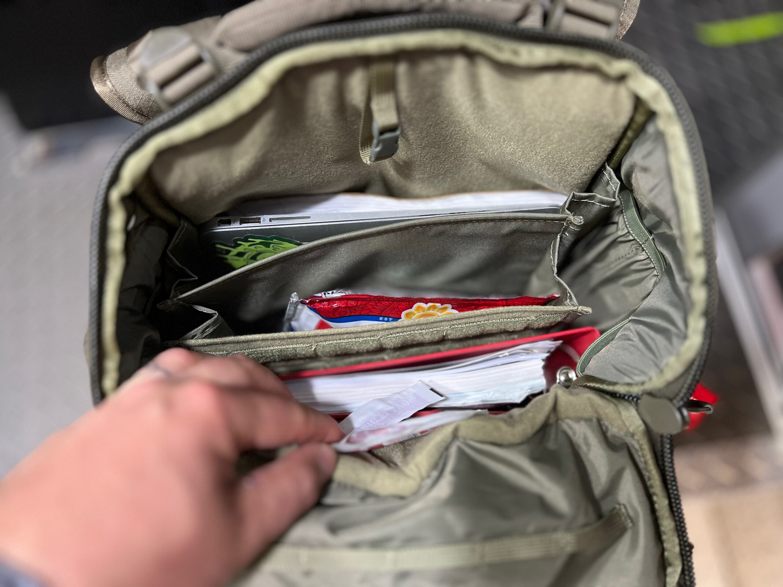 Any good edc backpack should have plenty of organization