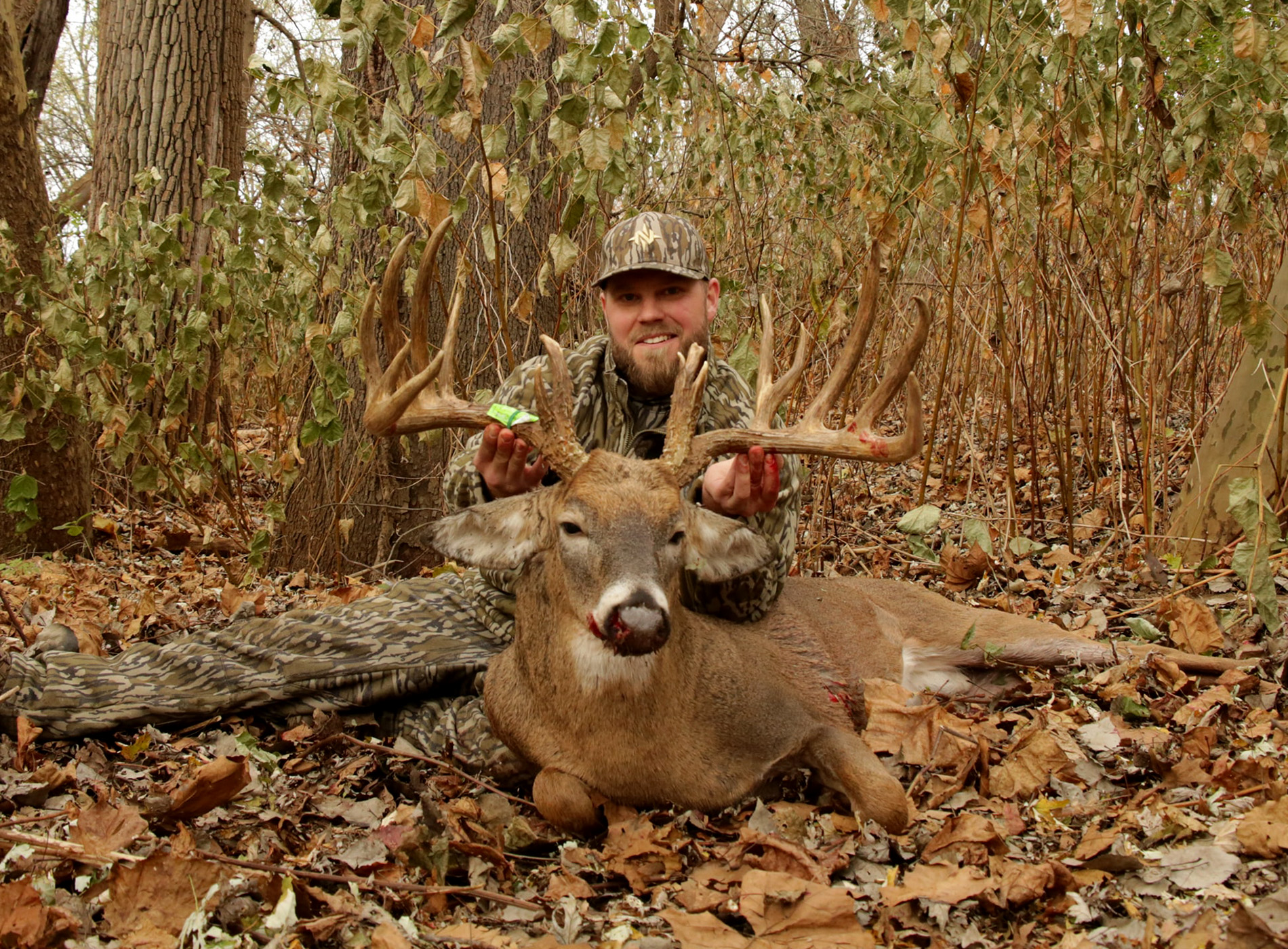 bowhunter tags 18 point giant with help from friends