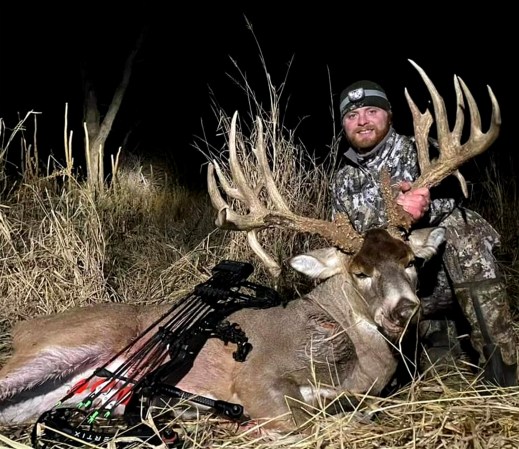 Bowhunter Tags Giant Kansas Buck with Double Drop-Tines