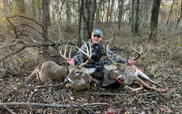 Bowhunter Arrows Two Big Bucks in 2 Minutes, Watches Them Fall in the Same Spot