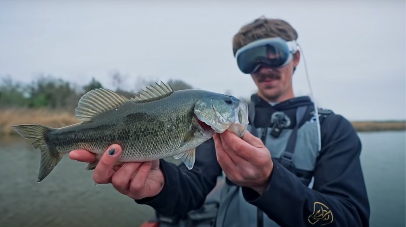 A Bassmaster Pro Is Using Augmented Reality Glasses for LiveScoping