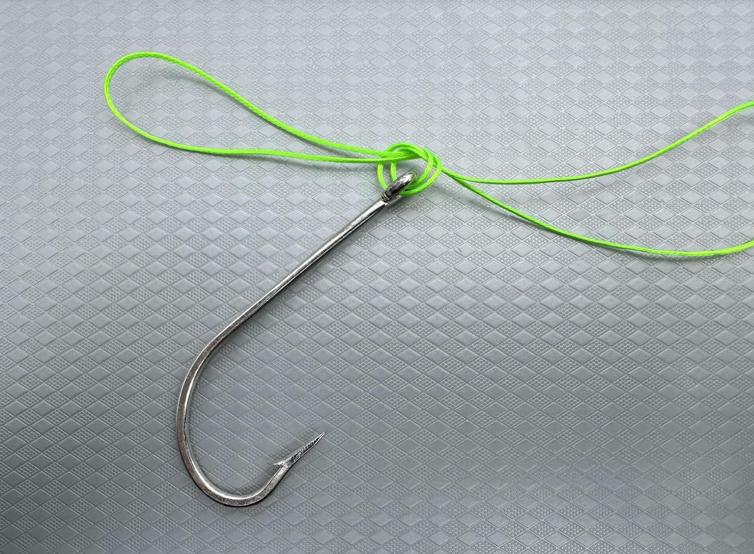 3-Minute Hacks - How to tie a strong knot in 3 steps.